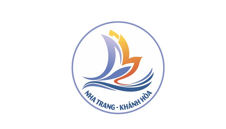 Bộ nhận diện thương hiệu mới của ngành Du lịch Khánh Hòa với logo và slogan “Nha Trang – Khánh Hòa, Chạm đến trái tim”.